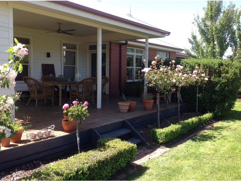 14 Lyon Place, Ballan VIC 3342