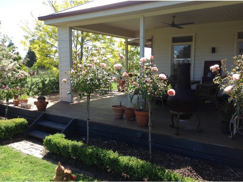 14 Lyon Place, Ballan VIC 3342