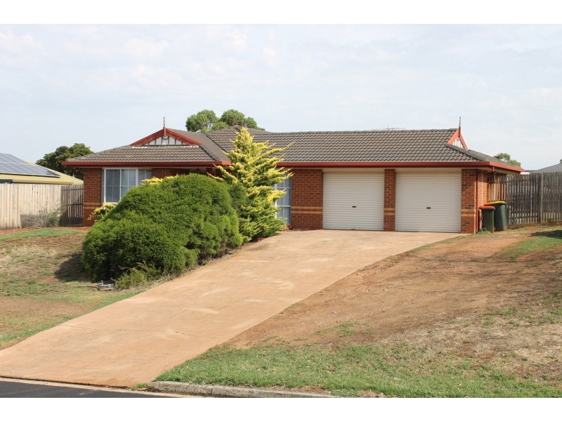 65 Cairns Drive, Bacchus Marsh VIC 3340