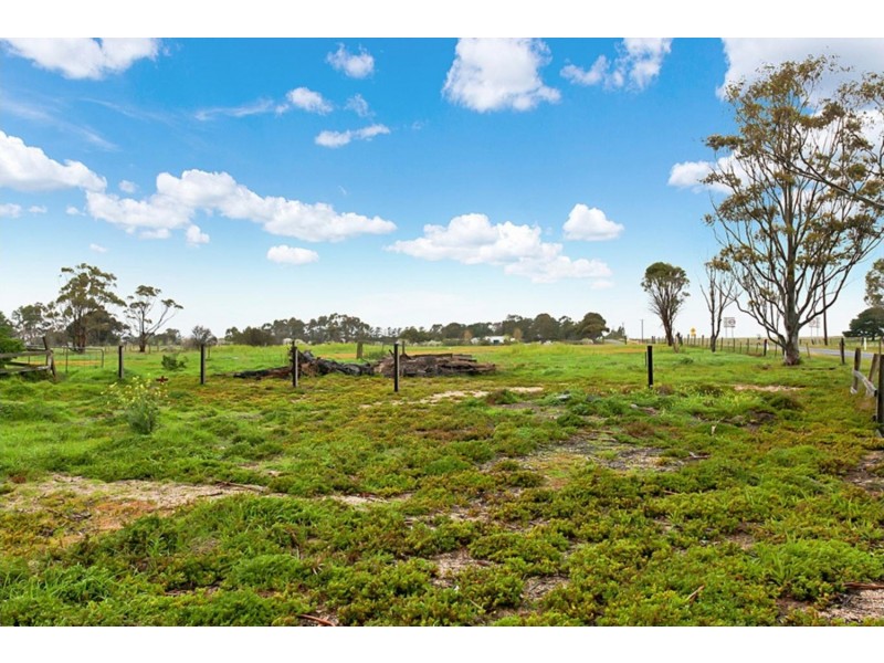 13 School Road, Balliang East VIC 3340