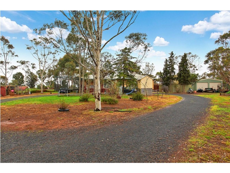 13 School Road, Balliang East VIC 3340