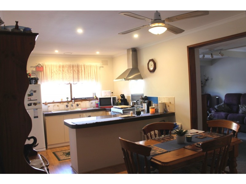 5 Jonathan Drive, Darley VIC 3340