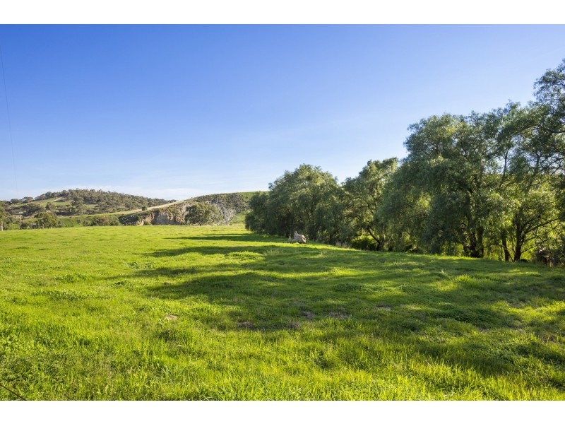 69 Tramway Lane, Bacchus Marsh VIC 3340