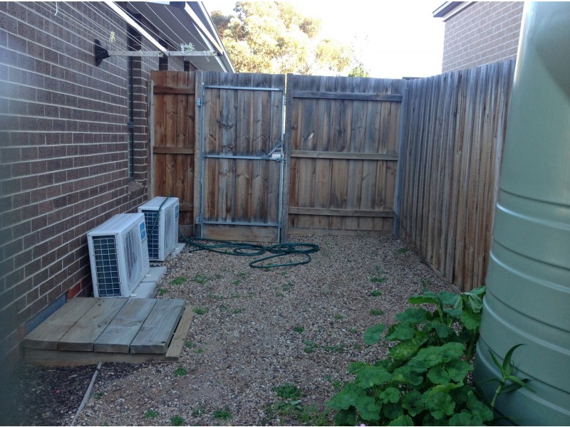 2/158 Holts Lane, Bacchus Marsh VIC 3340