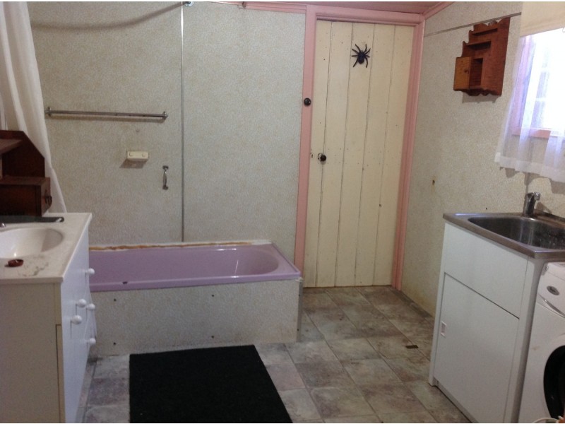 492 Old Western Highway, Myrniong VIC 3341