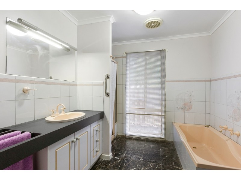 8 Gunsynd Court, Bacchus Marsh VIC 3340