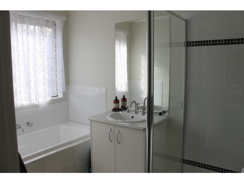 2 Sixth Mews, Bacchus Marsh VIC 3340