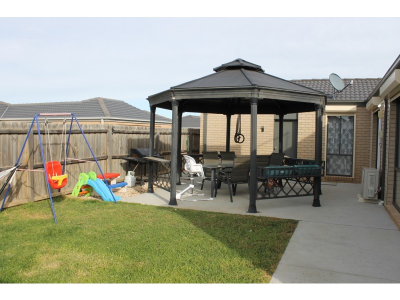 2 Sixth Mews, Bacchus Marsh VIC 3340