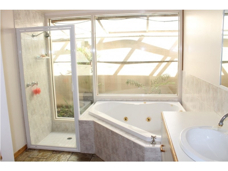 2 Ball Court, Bacchus Marsh VIC 3340