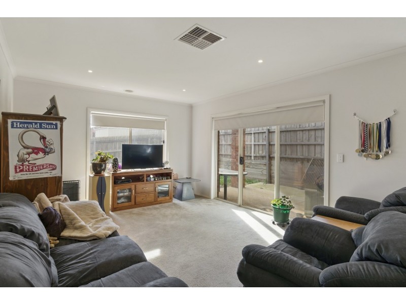 2/84 Clifton Drive, Bacchus Marsh VIC 3340