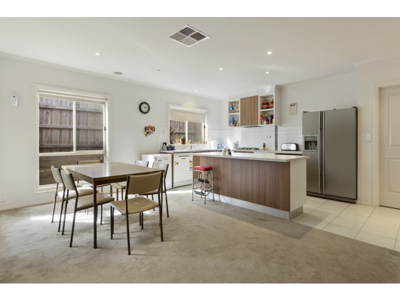 2/84 Clifton Drive, Bacchus Marsh VIC 3340