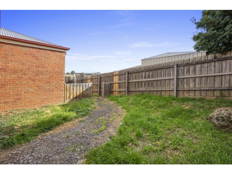 2/84 Clifton Drive, Bacchus Marsh VIC 3340