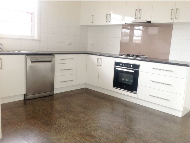 28 McFarland Street, Bacchus Marsh VIC 3340