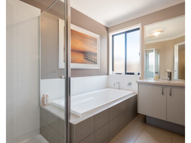 15 Duval Drive, Bacchus Marsh VIC 3340