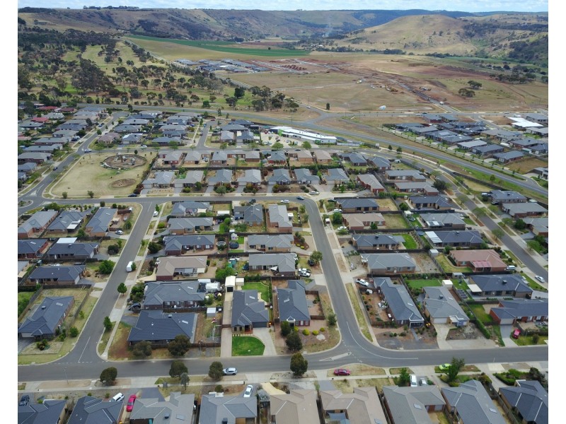 15 Duval Drive, Bacchus Marsh VIC 3340