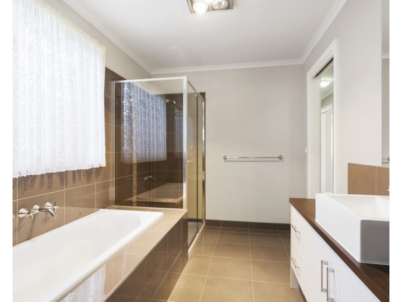 2 Queens Crescent, Bacchus Marsh VIC 3340