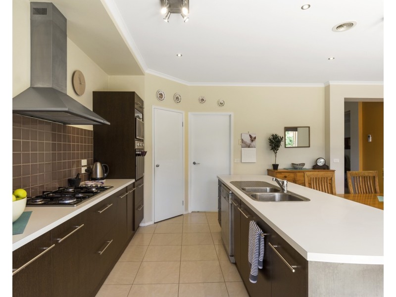 11 Robertsons Road, Bacchus Marsh VIC 3340
