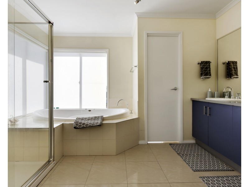 11 Robertsons Road, Bacchus Marsh VIC 3340