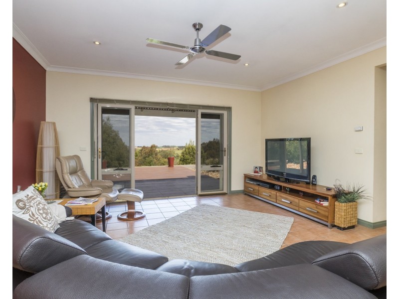 518 Myrniong-Korobeit Road, Greendale VIC 3341