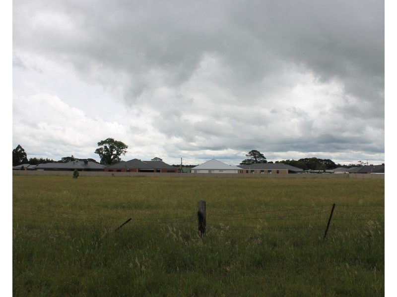 27-29 Spencer Road, Ballan VIC 3342