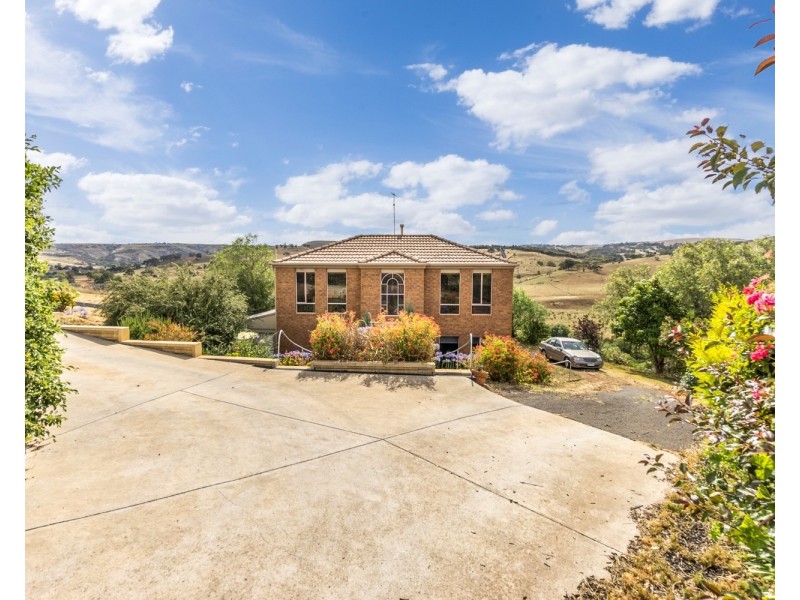 143 Underbank Boulevard, Bacchus Marsh VIC 3340