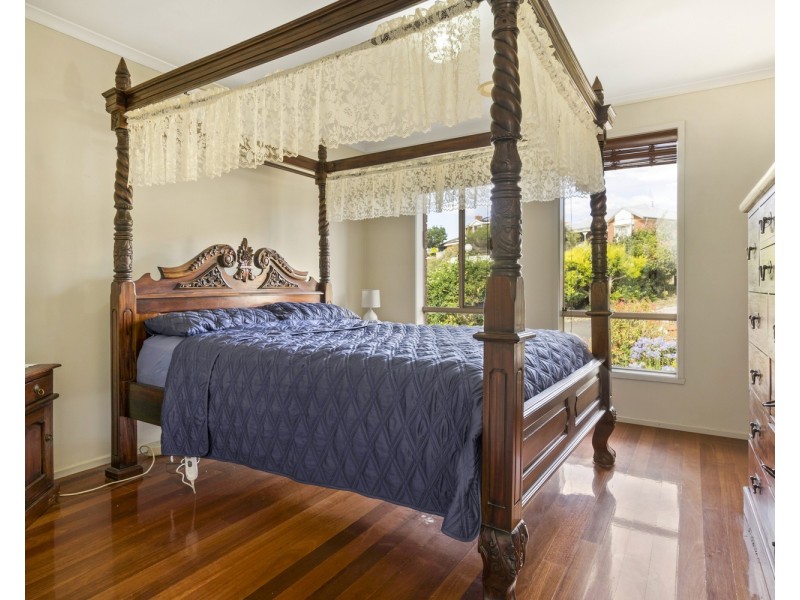 143 Underbank Boulevard, Bacchus Marsh VIC 3340