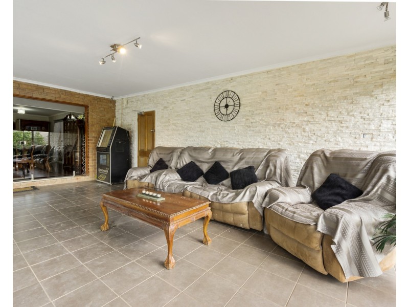 143 Underbank Boulevard, Bacchus Marsh VIC 3340