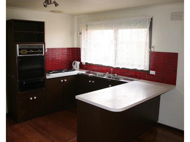 15 Beresford Crescent, Darley VIC 3340