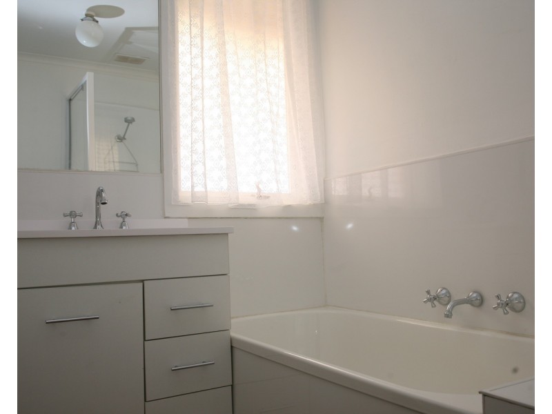 15 Beresford Crescent, Darley VIC 3340