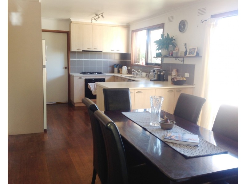 37 Beresford Crescent, Bacchus Marsh VIC 3340