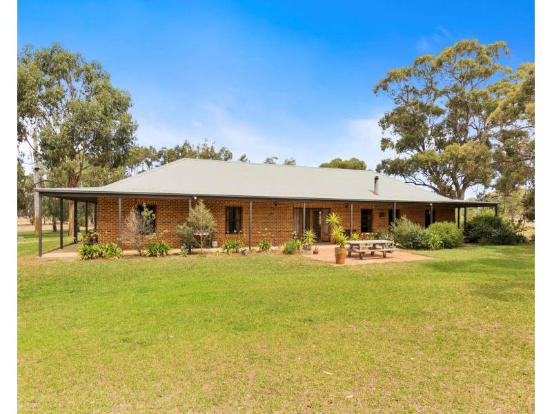 72 Quakes Road, Balliang VIC 3340