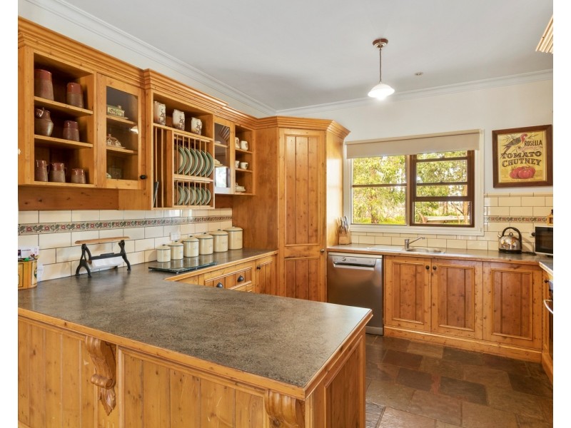 72 Quakes Road, Balliang VIC 3340
