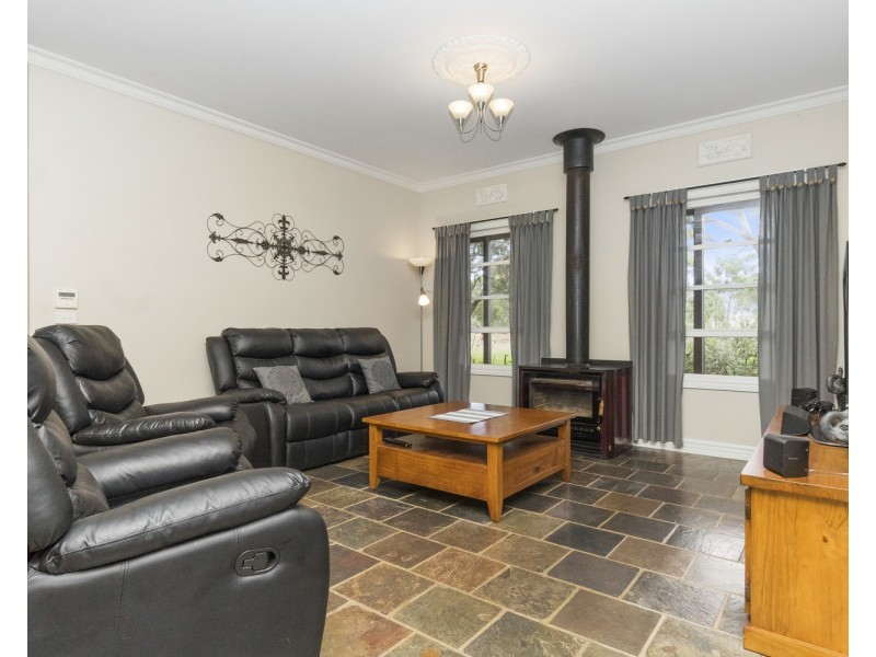 72 Quakes Road, Balliang VIC 3340