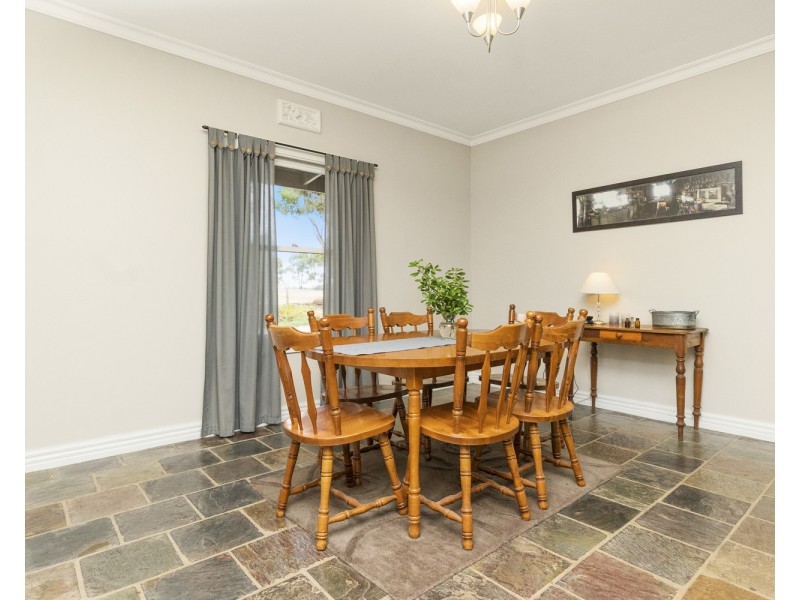 72 Quakes Road, Balliang VIC 3340