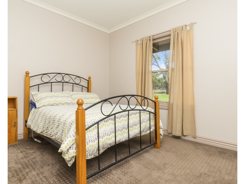 72 Quakes Road, Balliang VIC 3340
