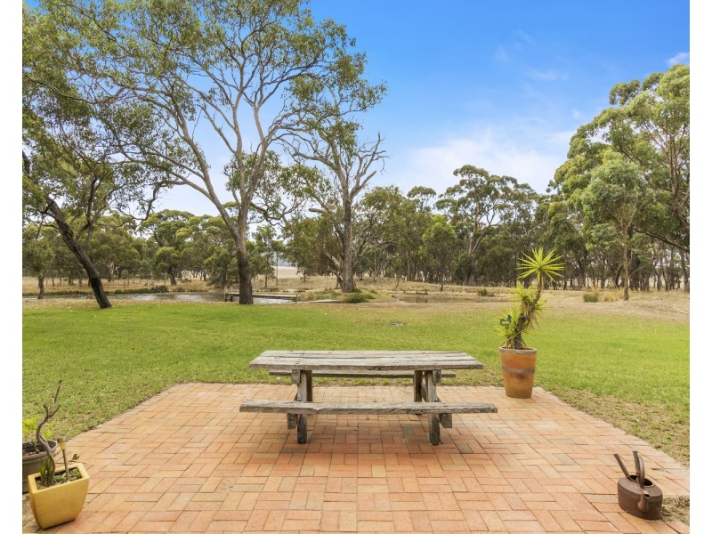 72 Quakes Road, Balliang VIC 3340