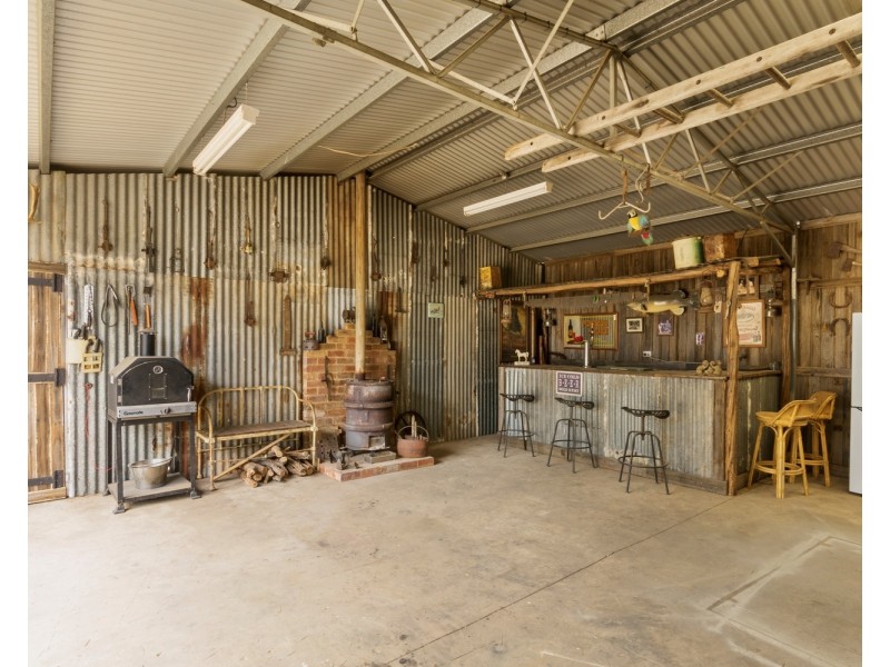 72 Quakes Road, Balliang VIC 3340