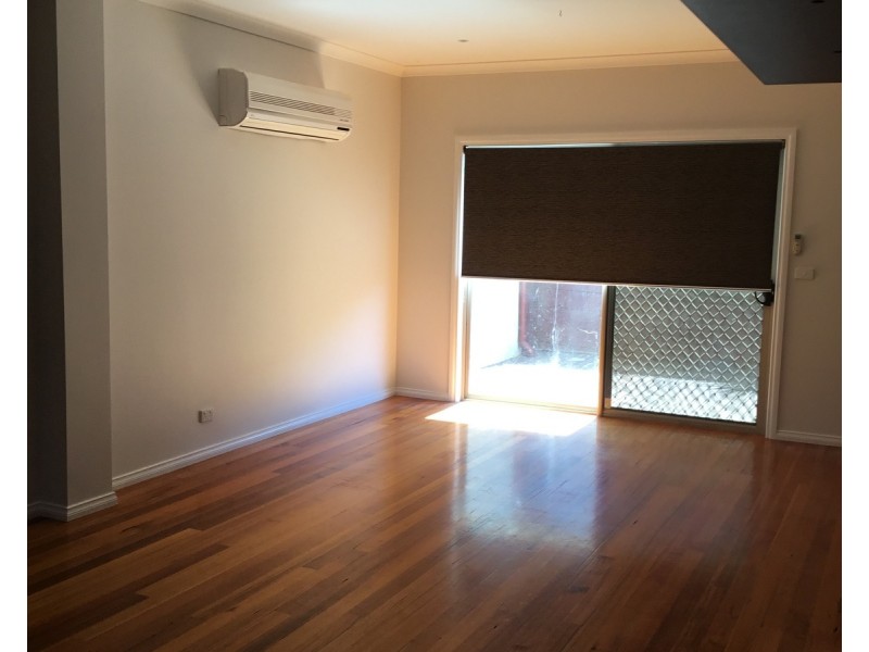 2/9 Ross Street, Darley VIC 3340