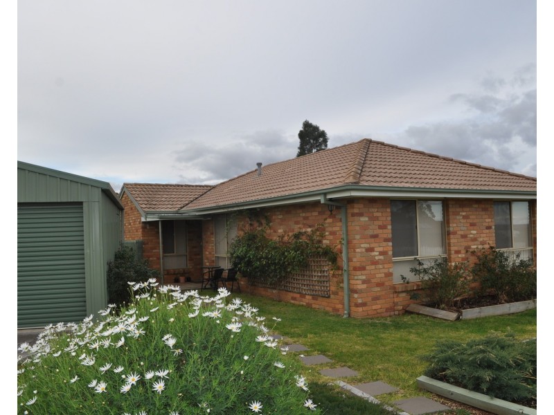 98 Underbank Boulevard, Bacchus Marsh VIC 3340