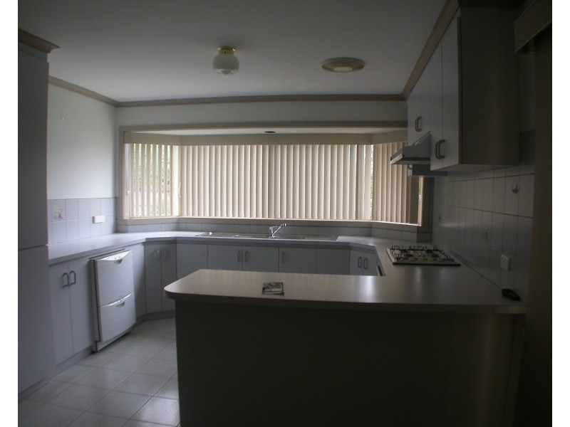 98 Underbank Boulevard, Bacchus Marsh VIC 3340