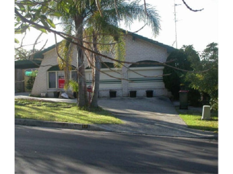 17 Poplar Avenue, Unanderra NSW 2526