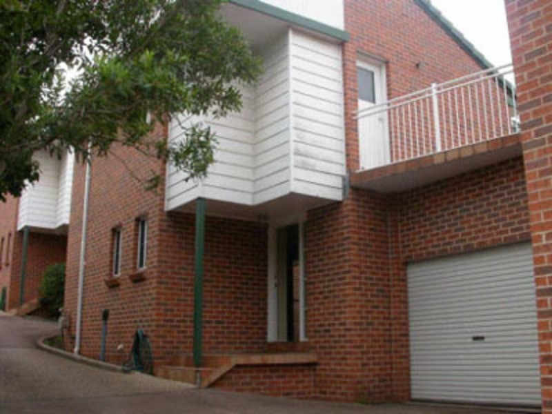 2/27 Staff Street, Wollongong NSW 2500