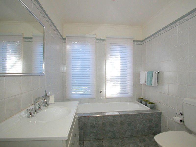 4 Koombala Grove, Cordeaux Heights NSW 2526