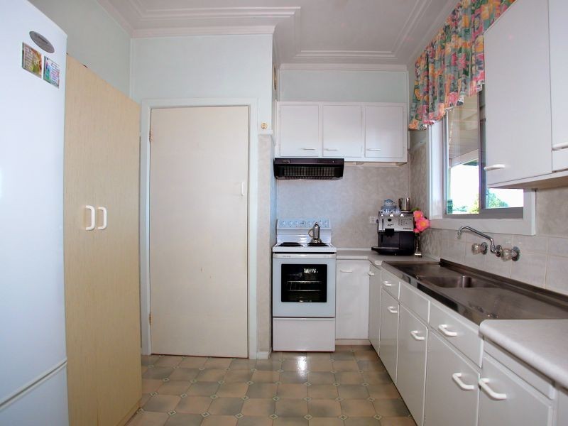 267 Flagstaff Road, Lake Heights NSW 2502