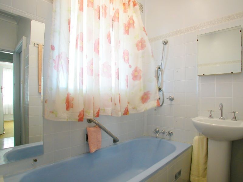 267 Flagstaff Road, Lake Heights NSW 2502