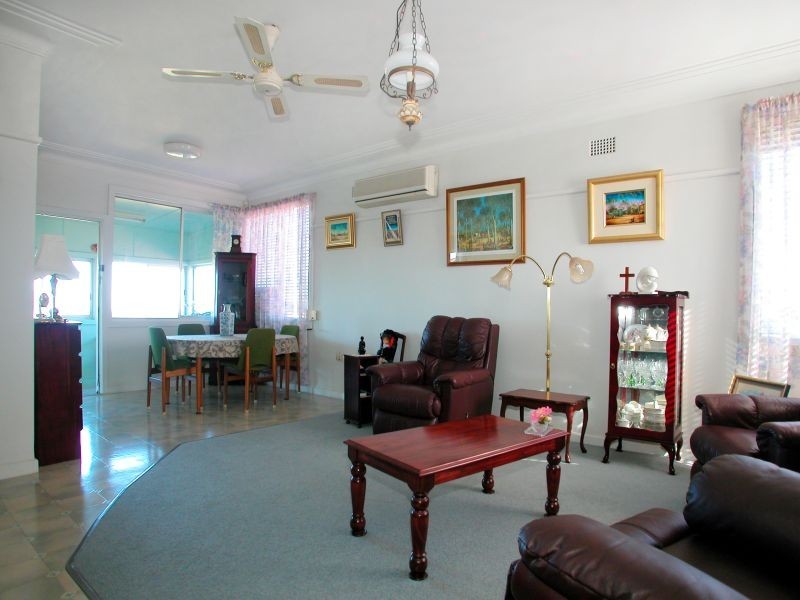 267 Flagstaff Road, Lake Heights NSW 2502