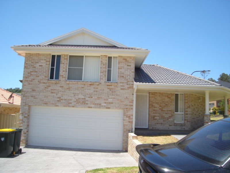 2/3 Chaffey Place, Albion Park NSW 2527