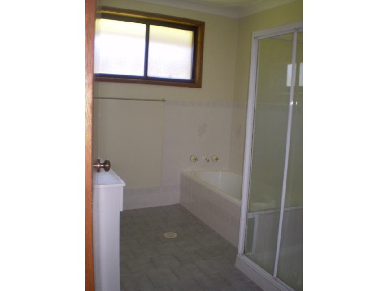 13 Woodlands Drive, Barrack Heights NSW 2528