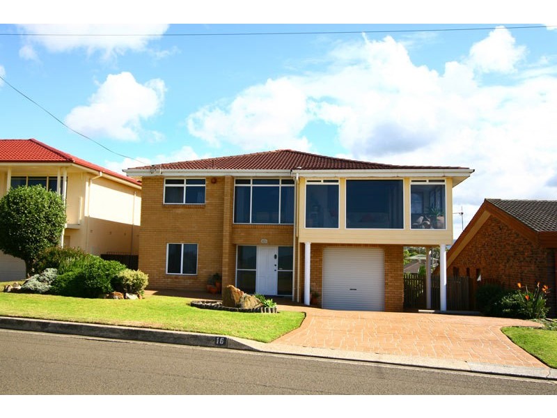 16 Little Lake Crescent, Warilla NSW 2528