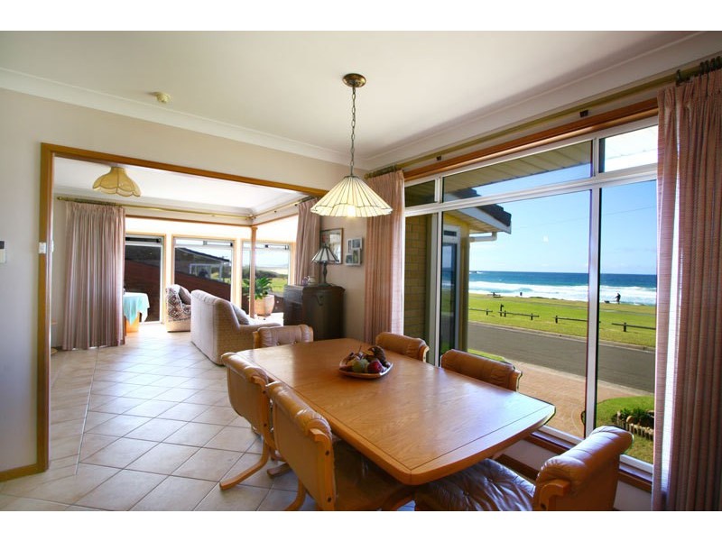 16 Little Lake Crescent, Warilla NSW 2528